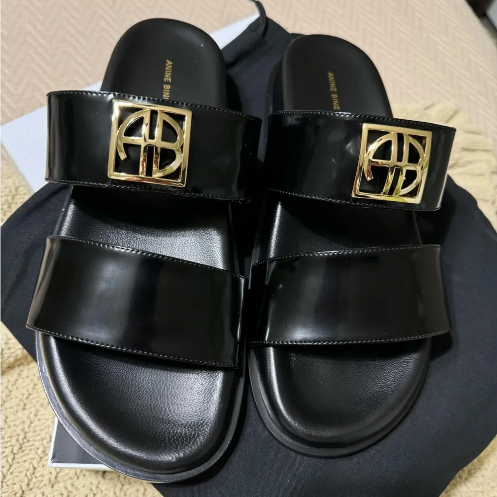 Anine Bing Parker monogramed leather shiny slides - Picture 5 of 11